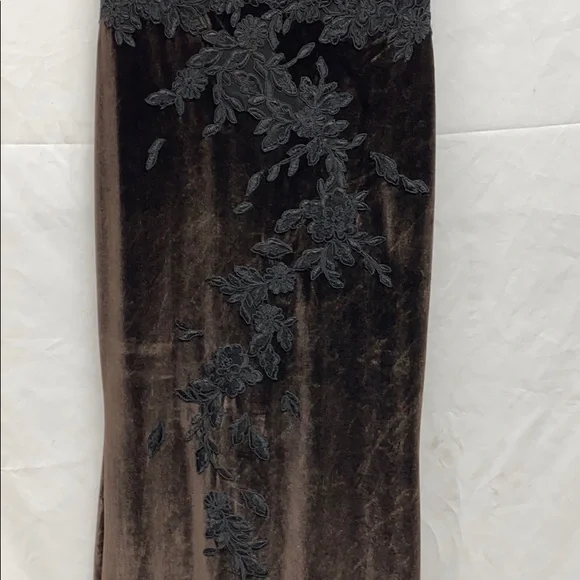 Montage by MonCheri velvet sleeveless long gown with shawl - Picture 6 of 10
